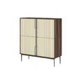 **Moderne kast met horizontale lijnen en metalen handgrepen**